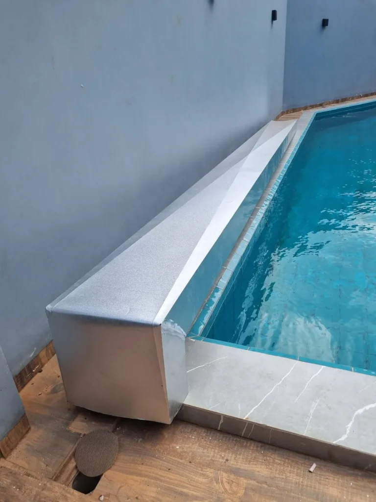 Sistema de calhas em residência com piscina em Campo Novo do Parecis - Calhas JS