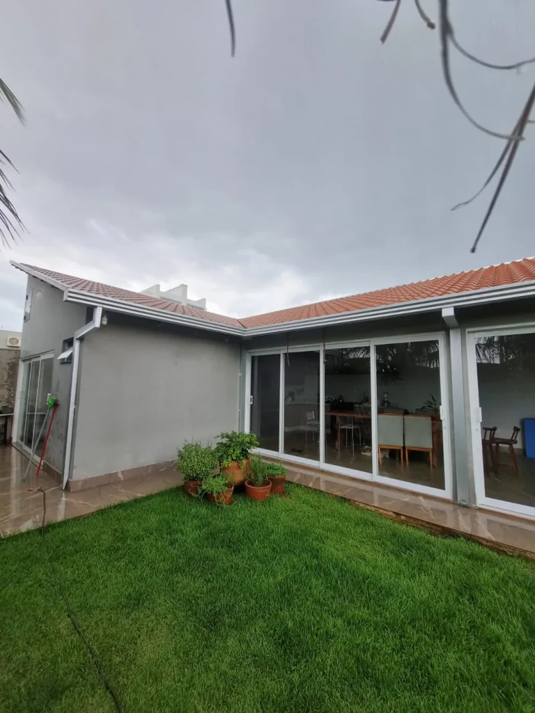Residência com calhas instaladas pela Calhas JS em Campo Novo do Parecis - MT
